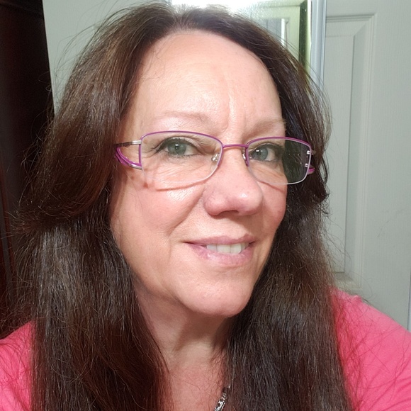 Meet your Posh Ambassador, Debbie - Picture 2 of 3